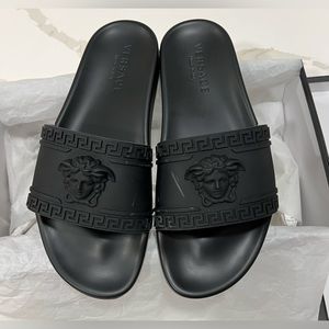 Men’s Versace Slides (Black) (US: 9) (42EU) (Worn Once)
